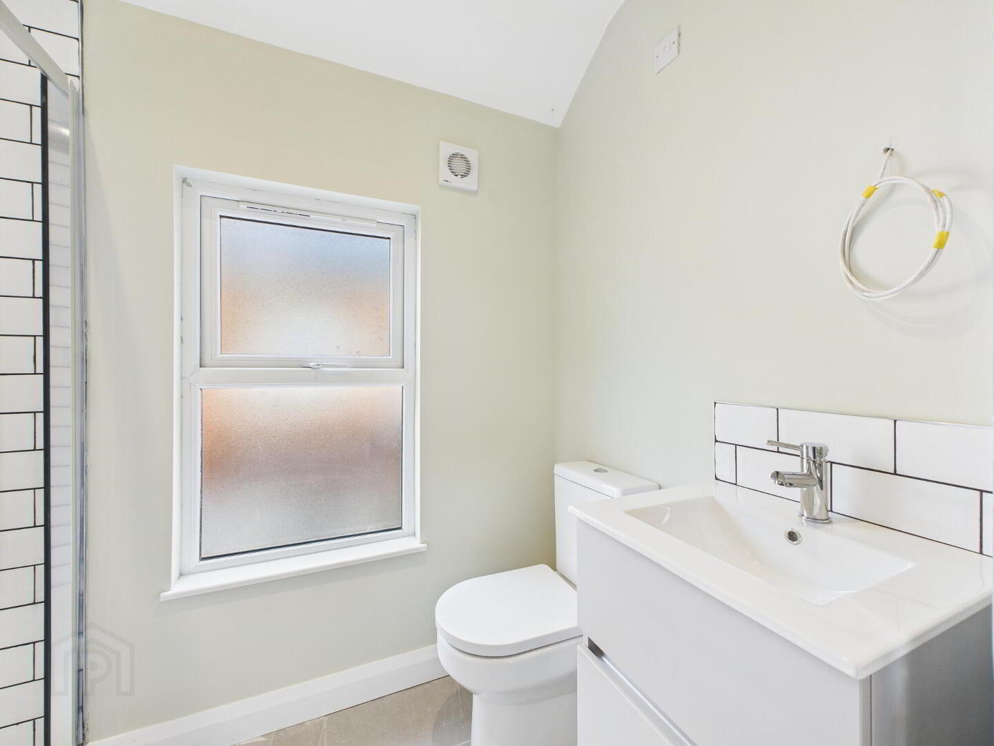 204 Ravenhill Avenue 7 of 17