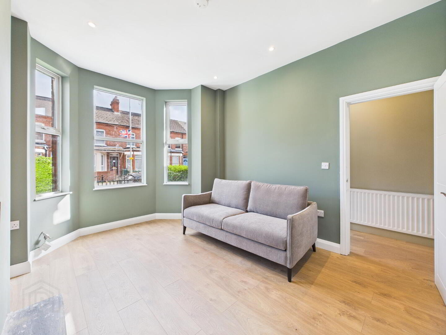204 Ravenhill Avenue 2 of 17