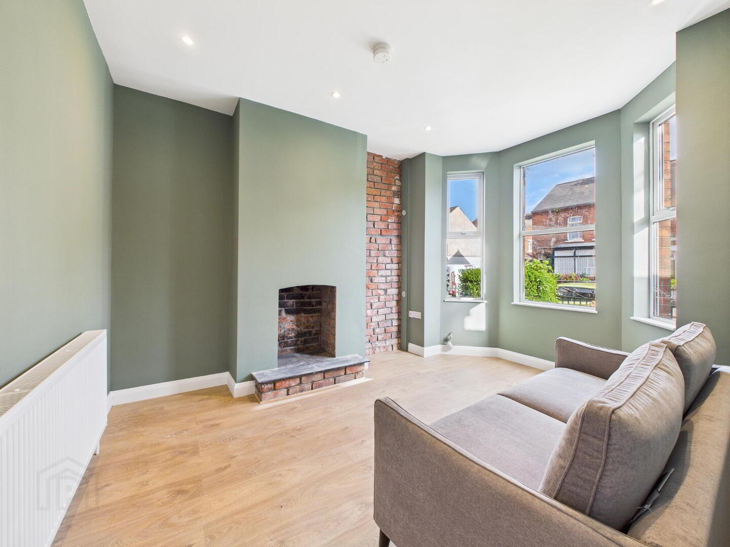 204 Ravenhill Avenue 3 of 17