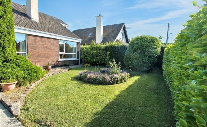 60 Shrewsbury Lawn 3 of 44