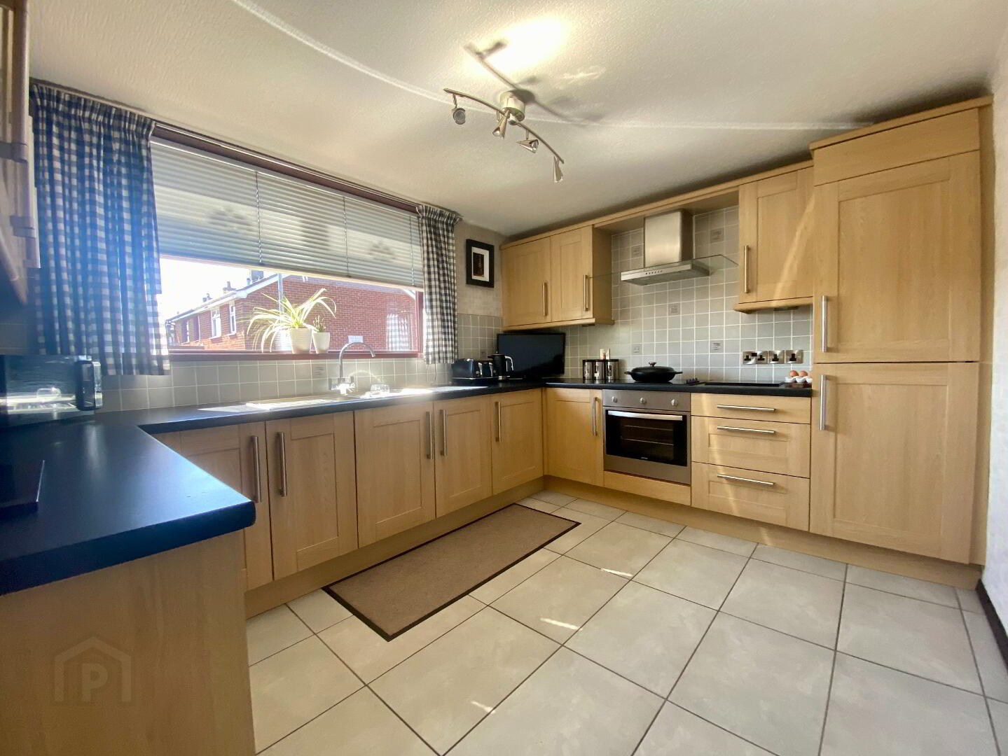 4 Carrickfern Gardens 5 of 12