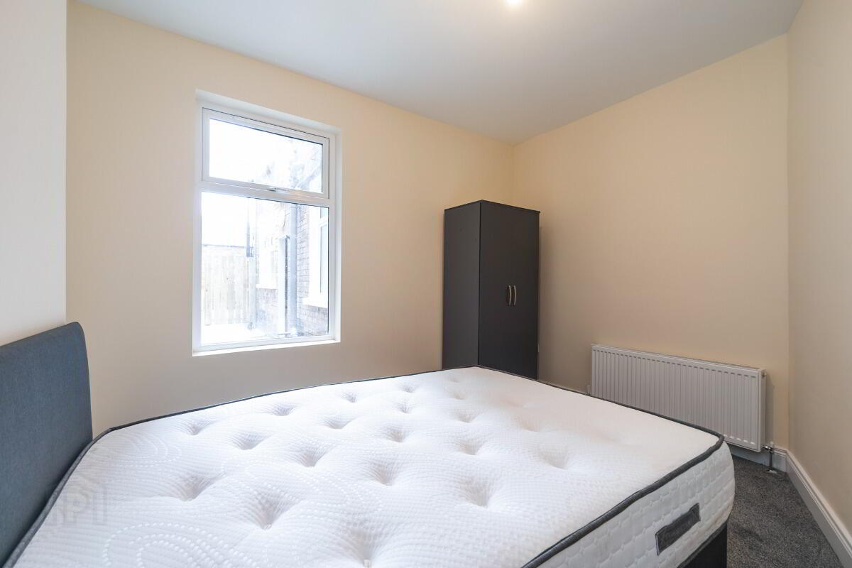 Apt 1, 112 Eglantine Avenue 3 of 14