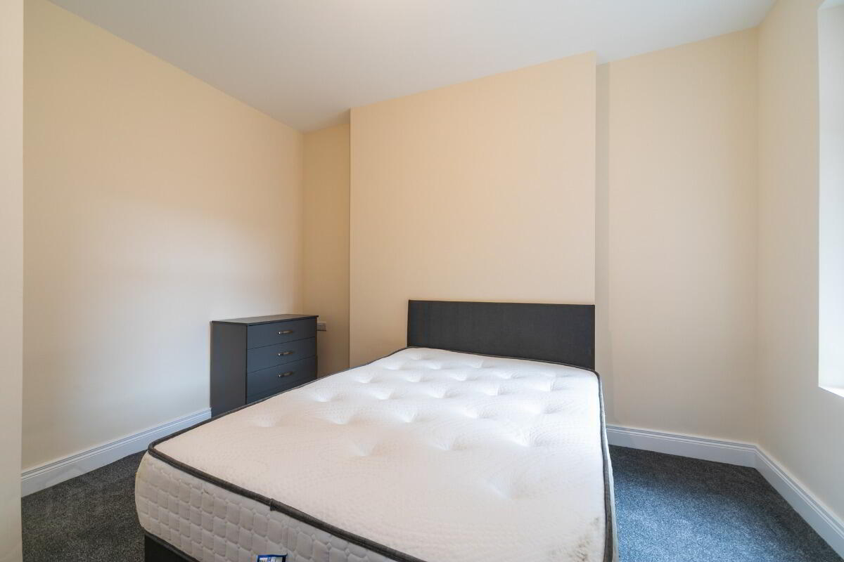 Apt 1, 112 Eglantine Avenue 4 of 14