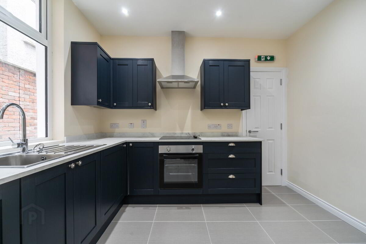 Apt 1, 112 Eglantine Avenue 6 of 14