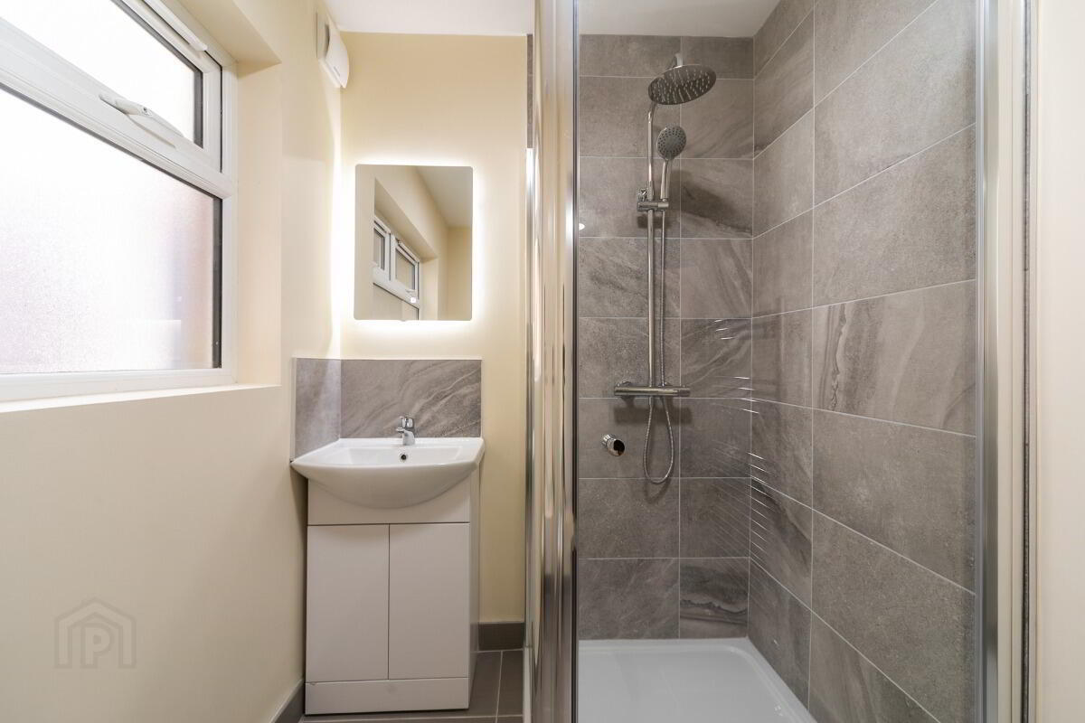 Apt 1, 112 Eglantine Avenue 11 of 14