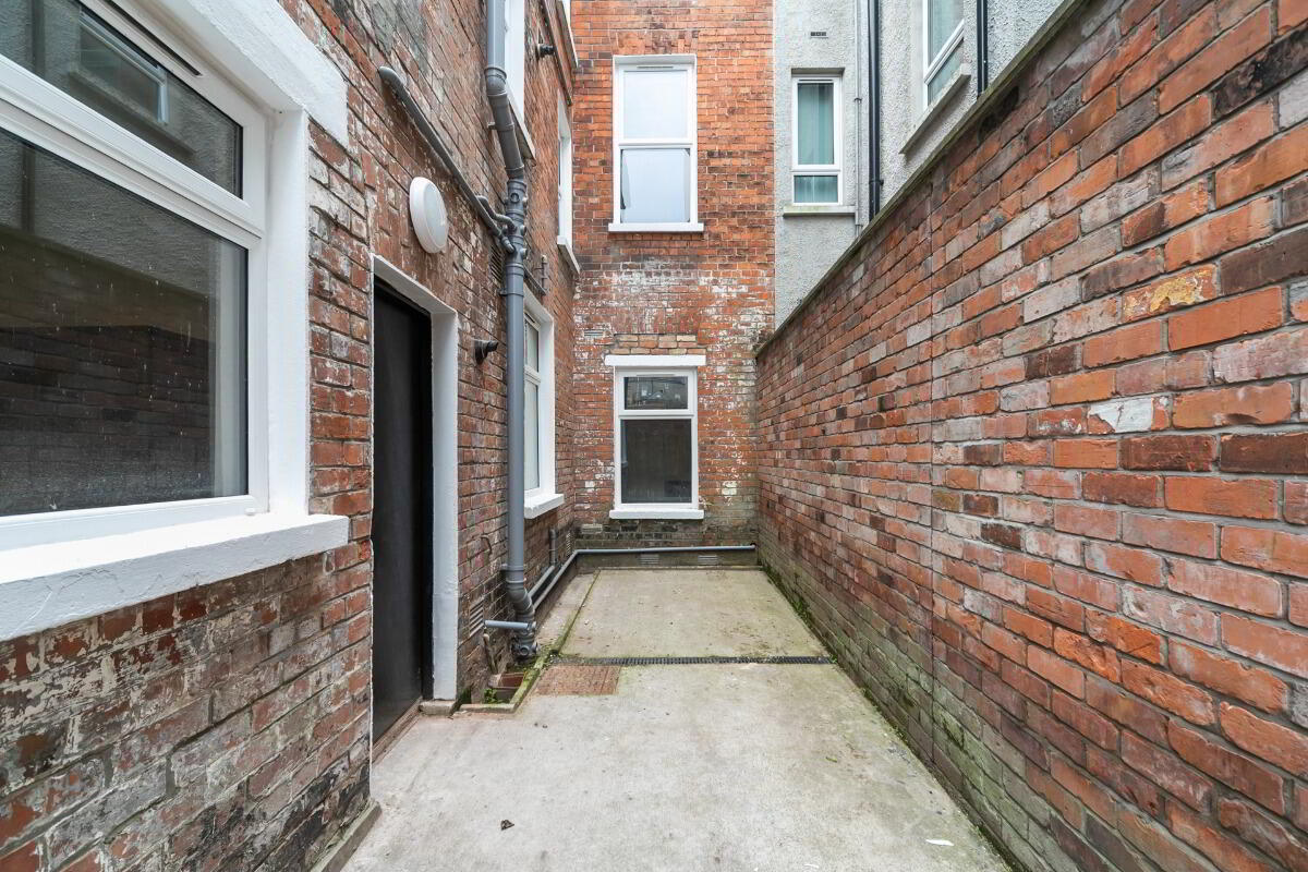 Apt 1, 112 Eglantine Avenue 12 of 14