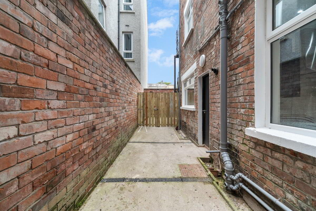Apt 1, 112 Eglantine Avenue 13 of 14