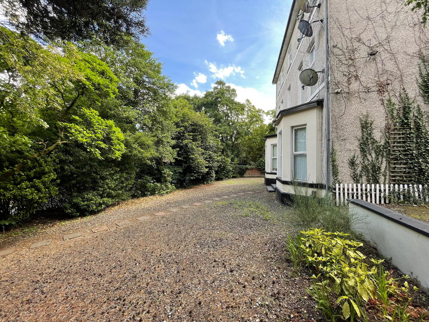 Ardilea House, Apt 5 - 3 Chichester Park South 3 of 15
