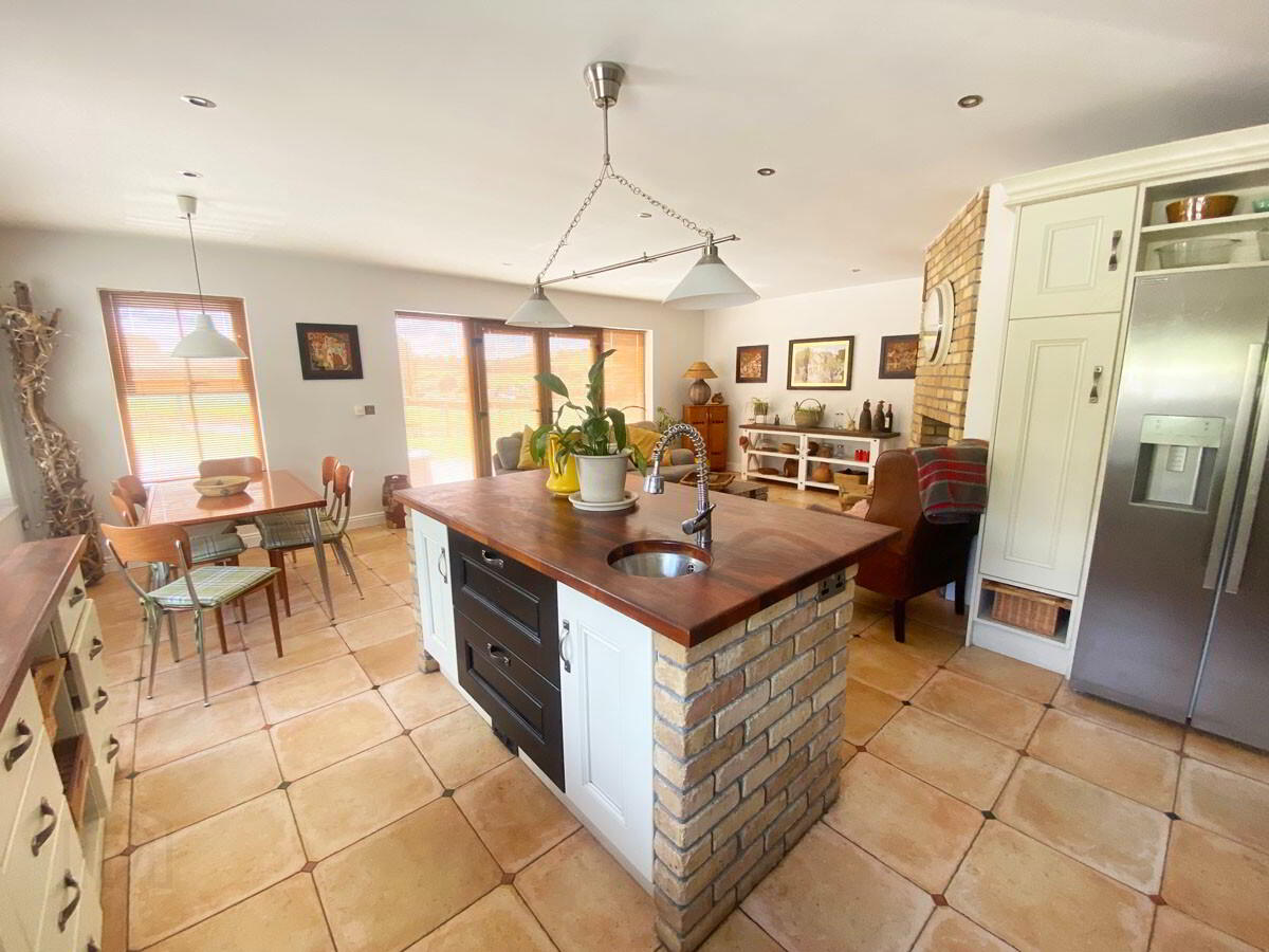 42c Circular Road 10 of 35