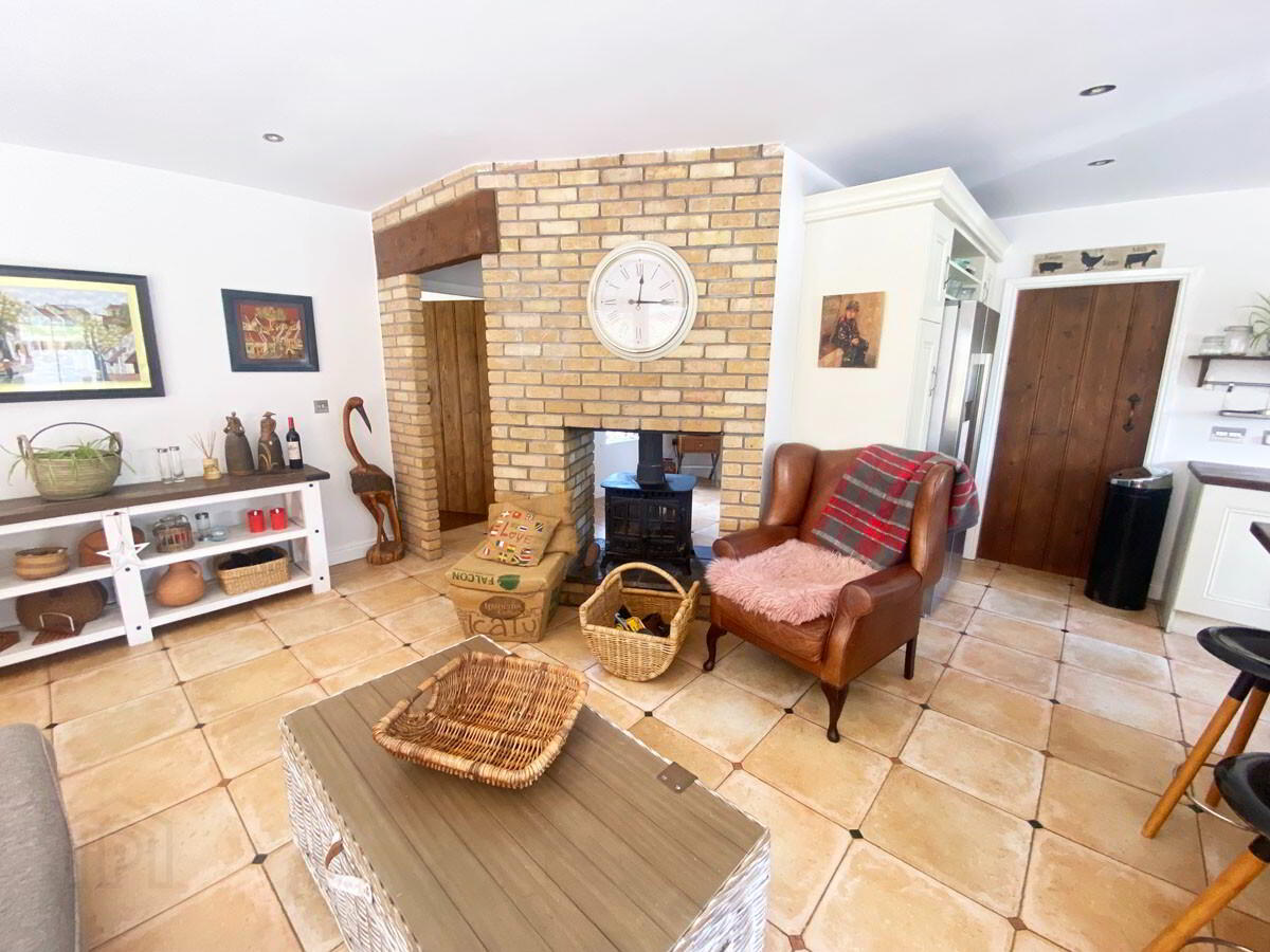 42c Circular Road 11 of 35