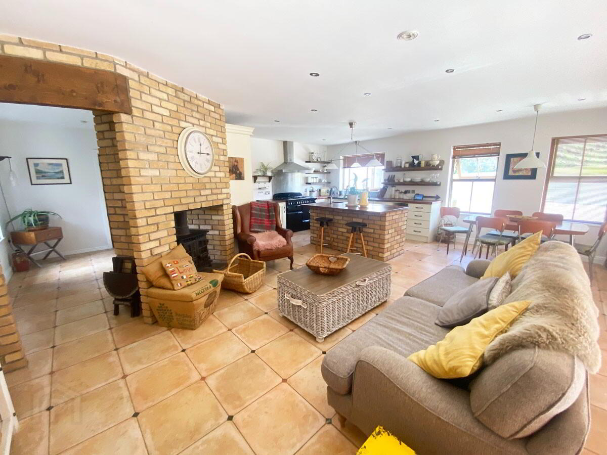 42c Circular Road 12 of 35