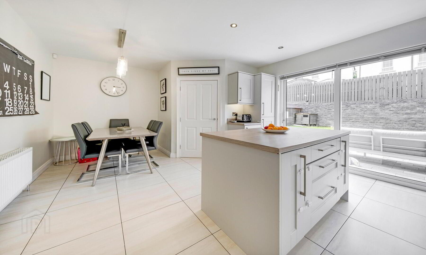 44 Farm Lodge Lane 4 of 23