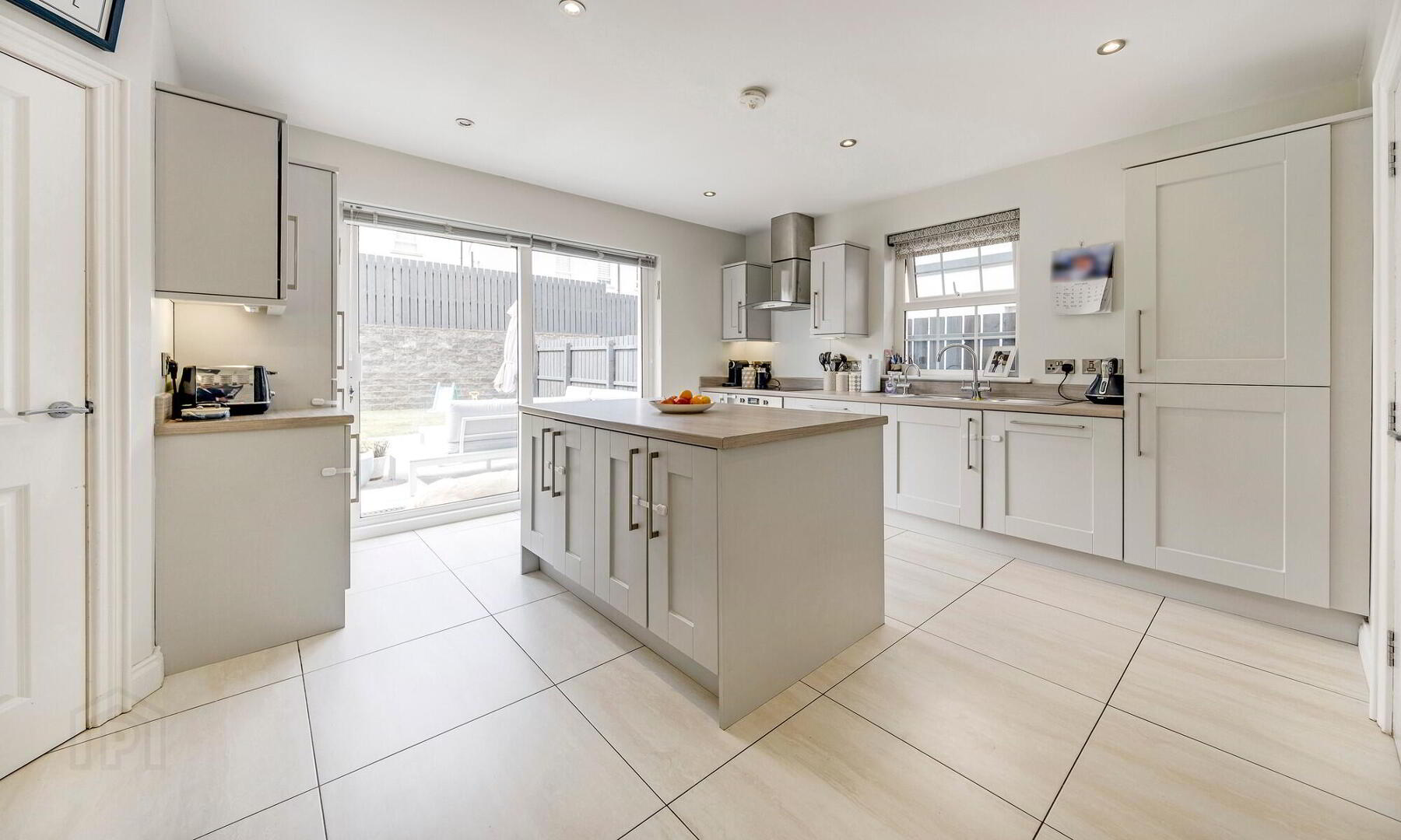 44 Farm Lodge Lane 3 of 23