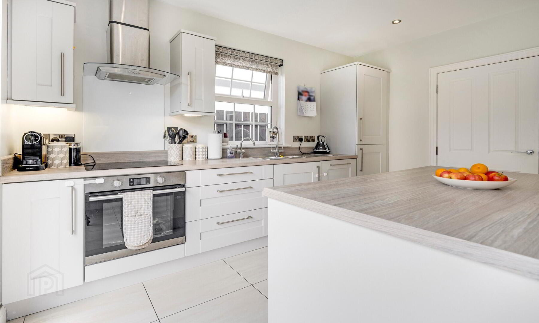44 Farm Lodge Lane 10 of 23