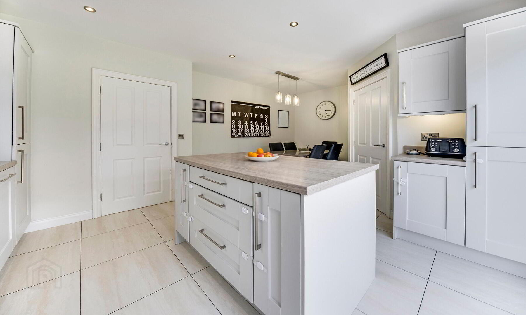 44 Farm Lodge Lane 11 of 23