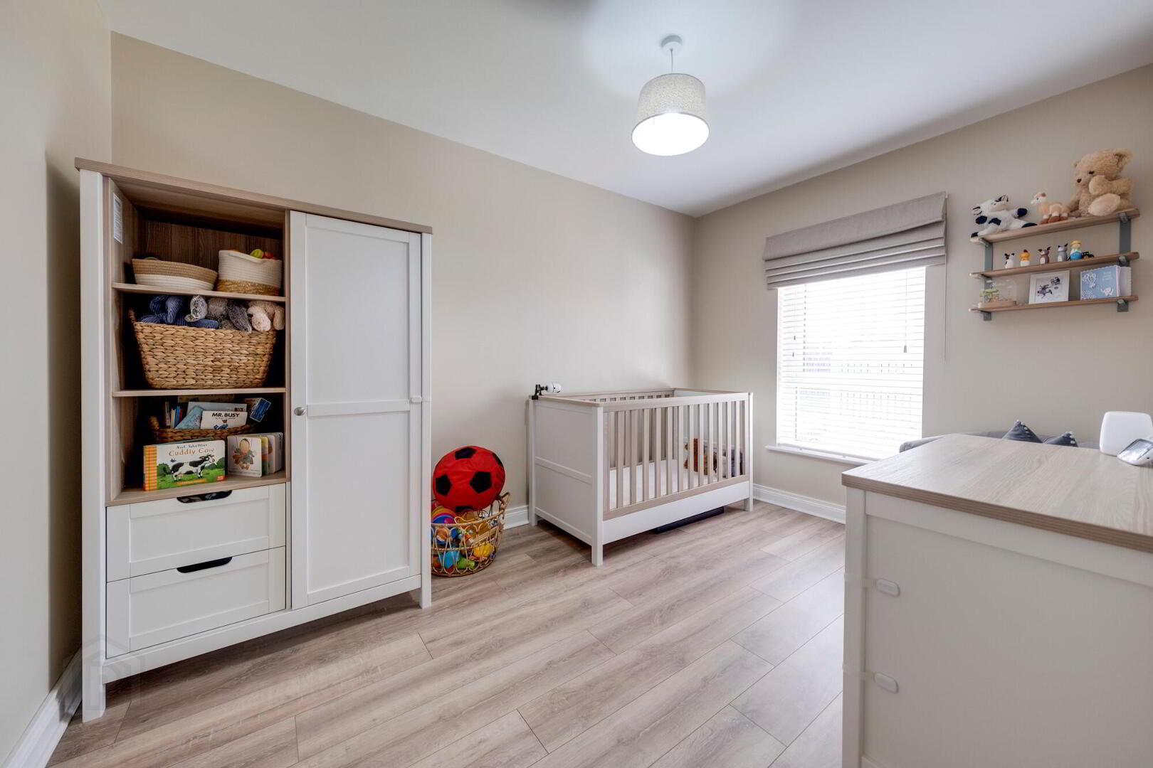 44 Farm Lodge Lane 18 of 23