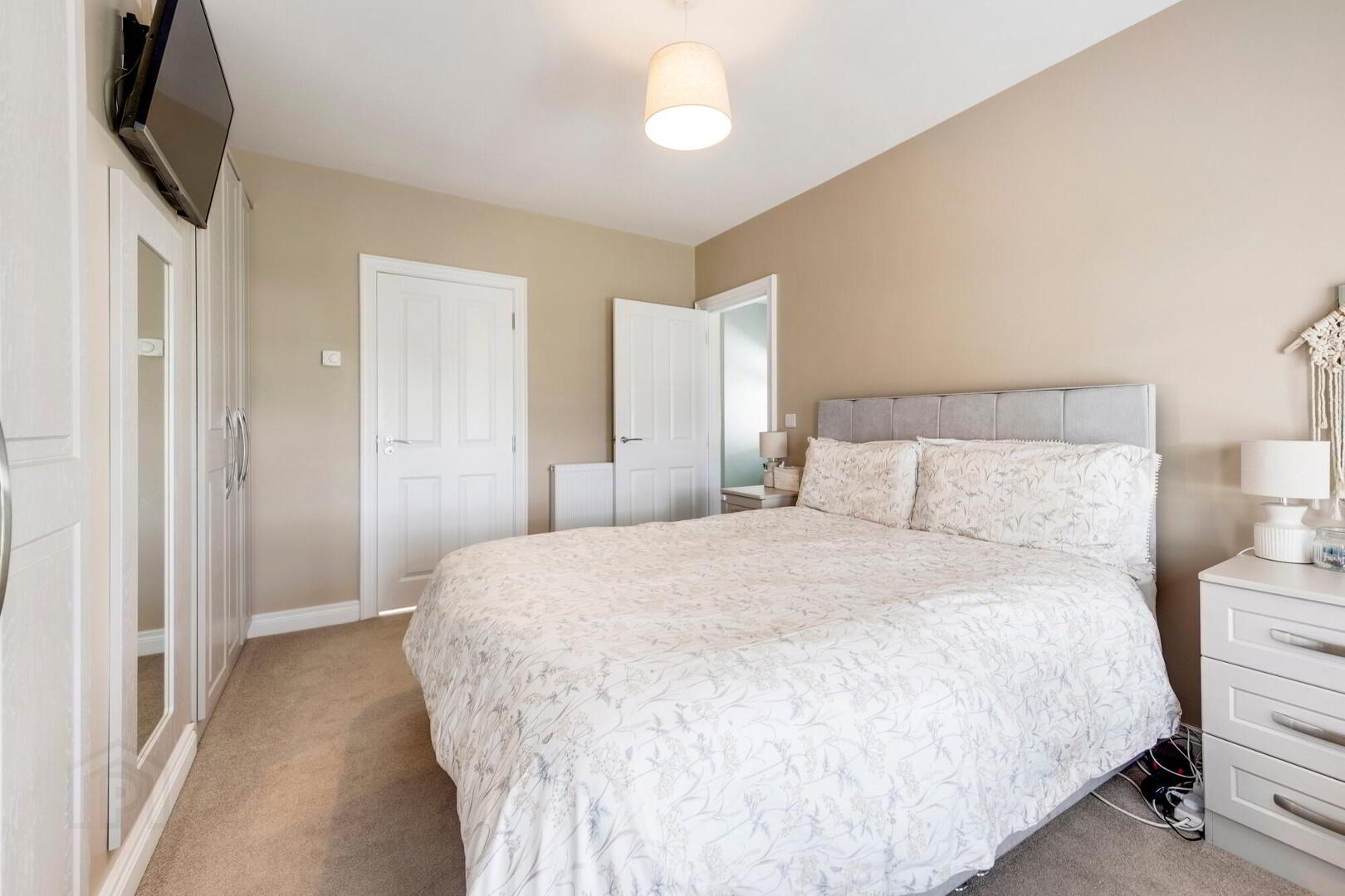 44 Farm Lodge Lane 15 of 23