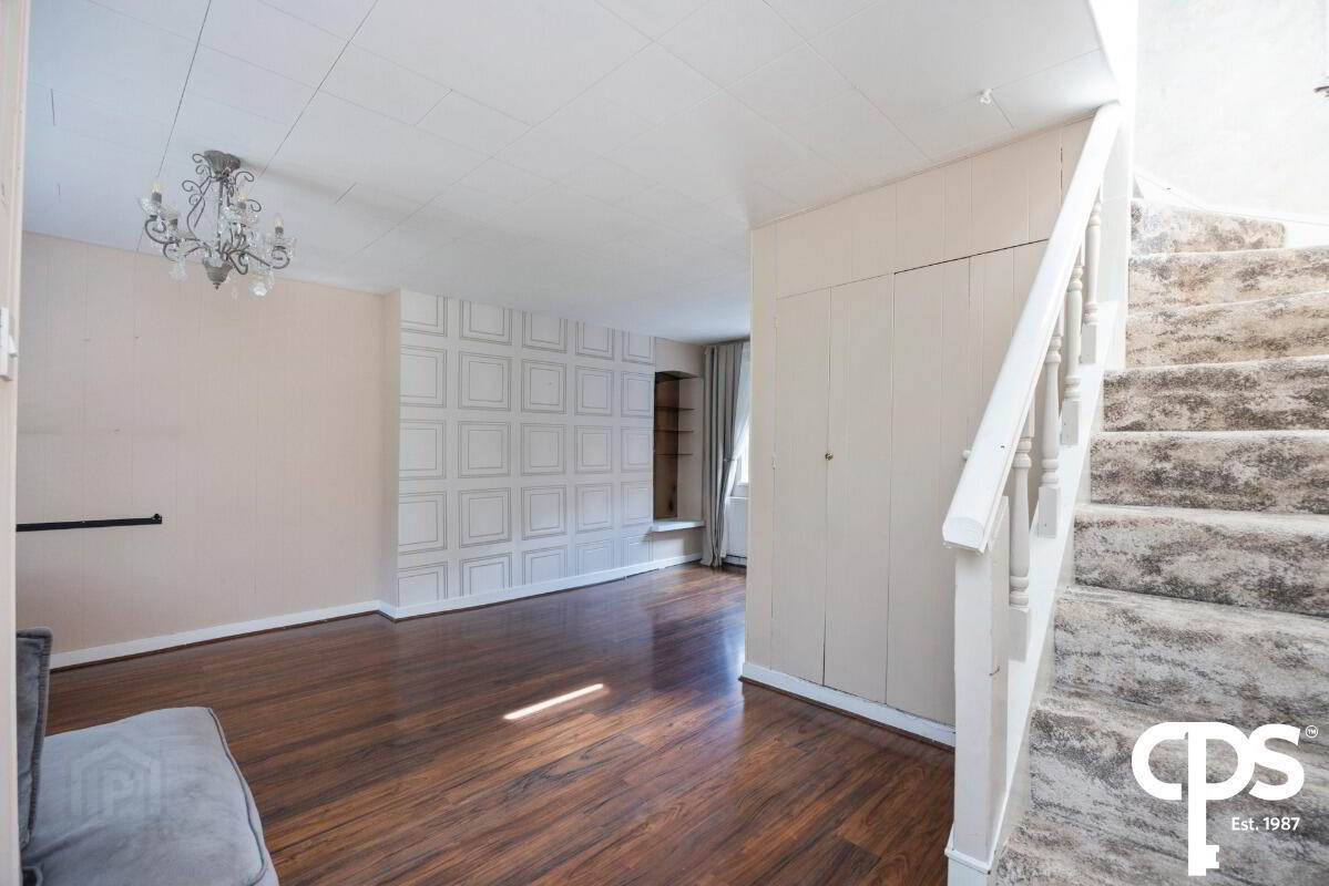 520 Falls Road 3 of 18