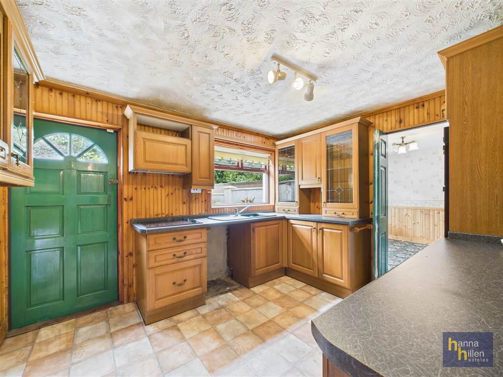 2 Riverside Crescent 6 of 16