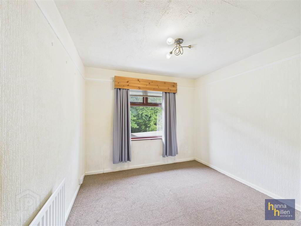 2 Riverside Crescent 8 of 16