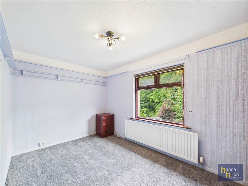 2 Riverside Crescent 11 of 16