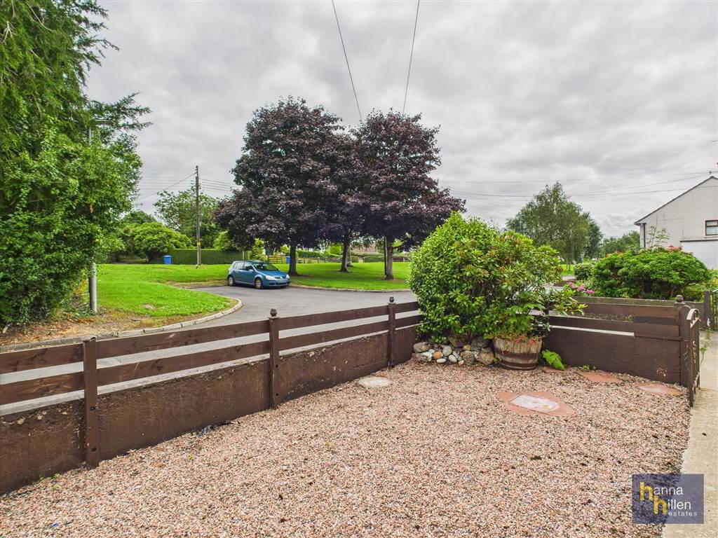 2 Riverside Crescent 13 of 16