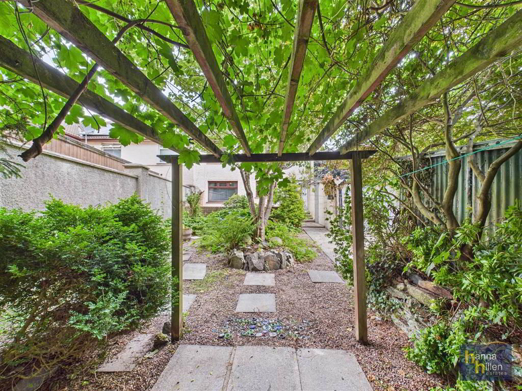 2 Riverside Crescent 15 of 16