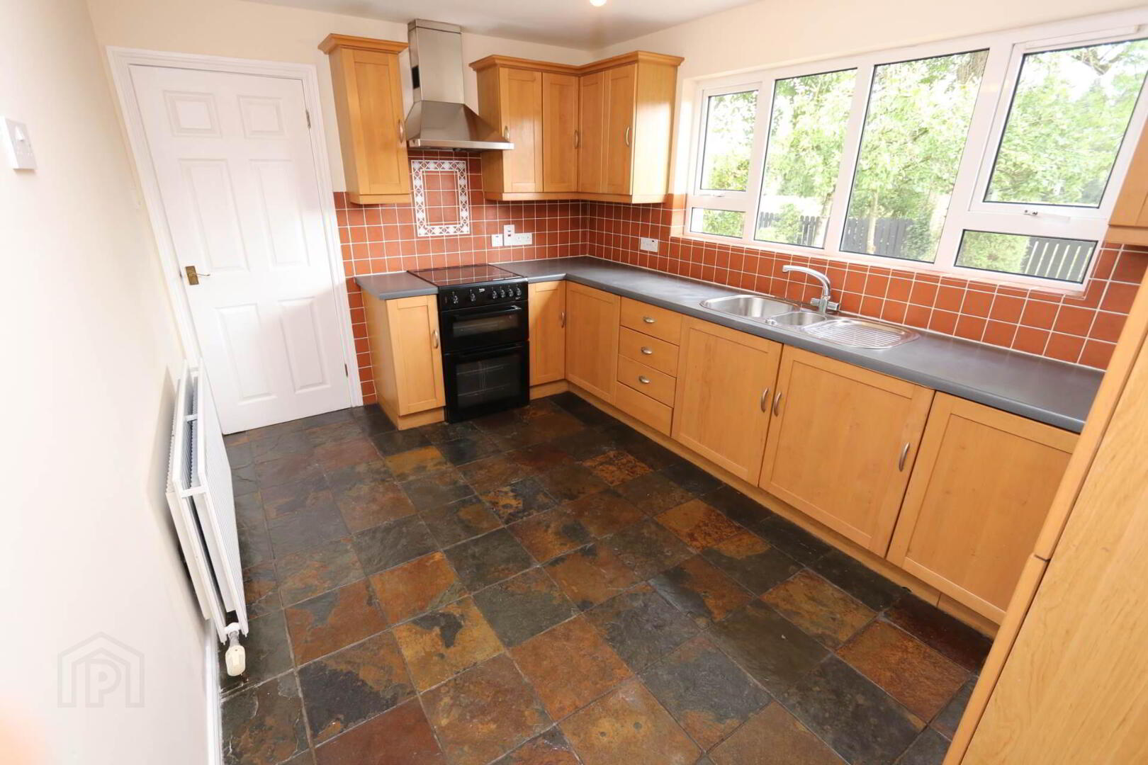 18 Edfield Park 5 of 29