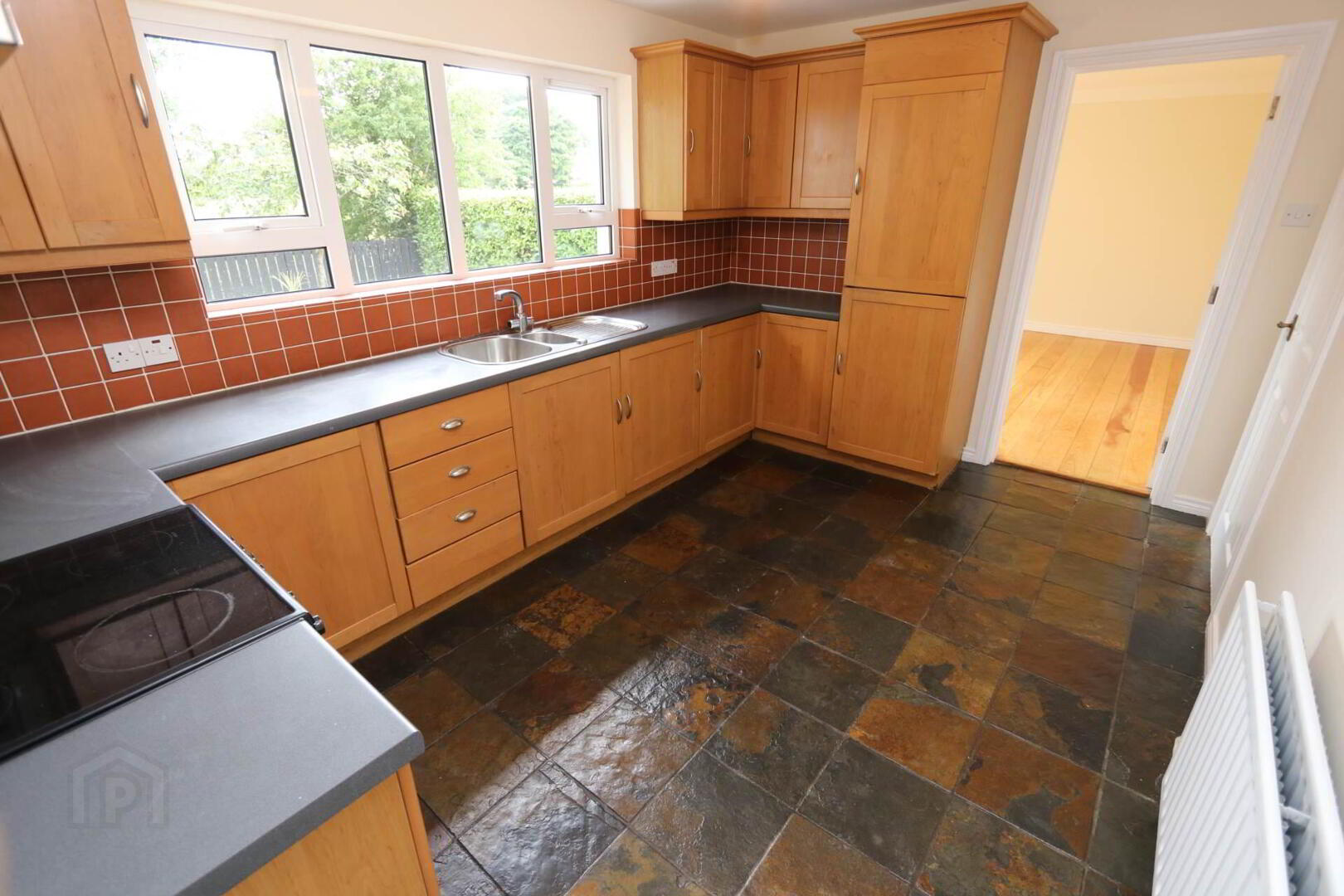 18 Edfield Park 6 of 29
