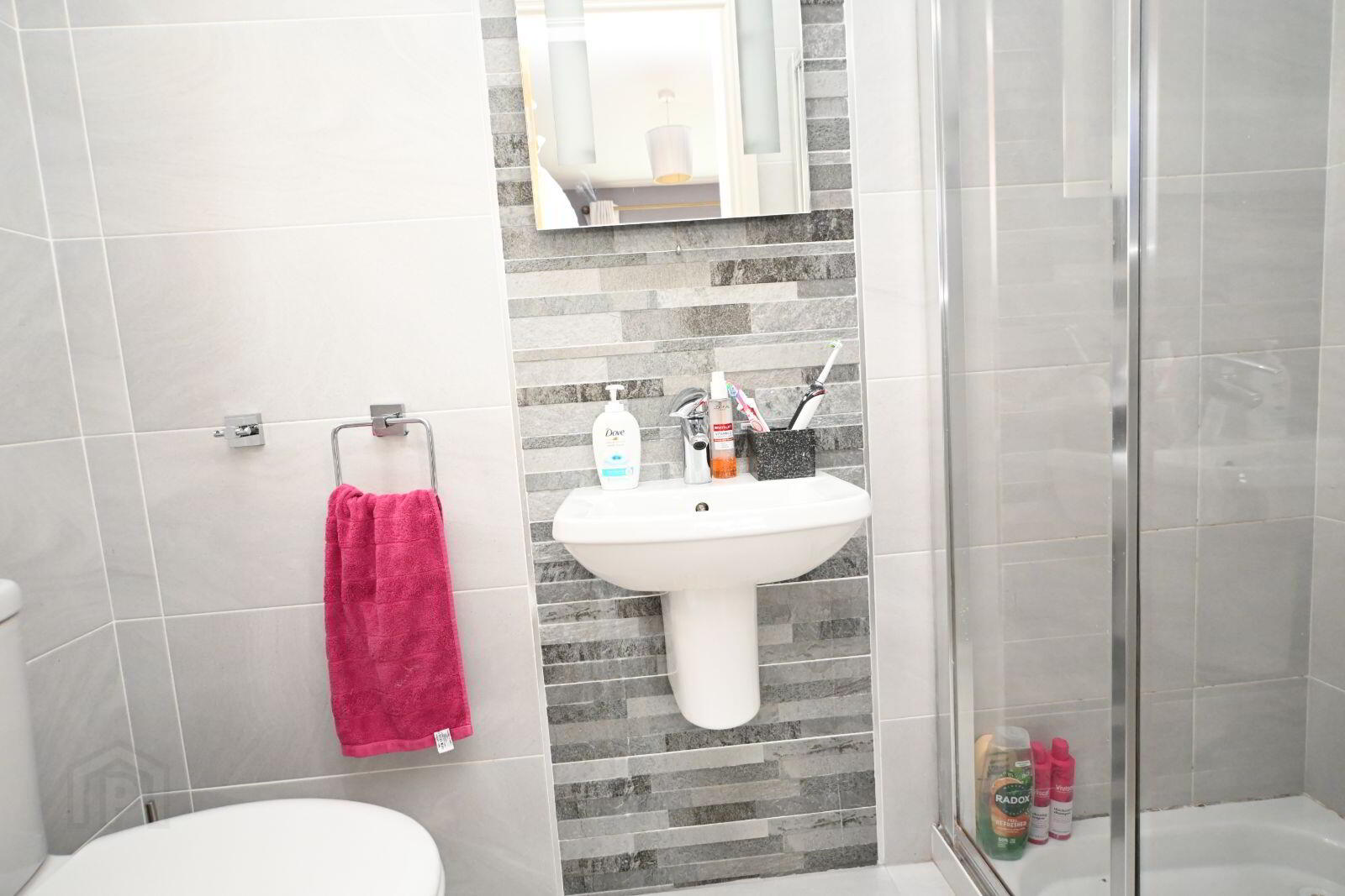 15 Rosebay Drive 17 of 25