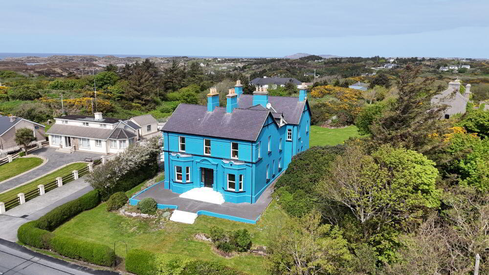 Foirnis 3 of 45