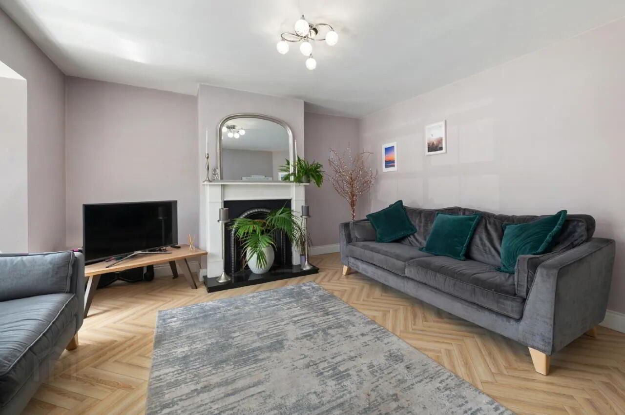 219 Fernwood 3 of 21