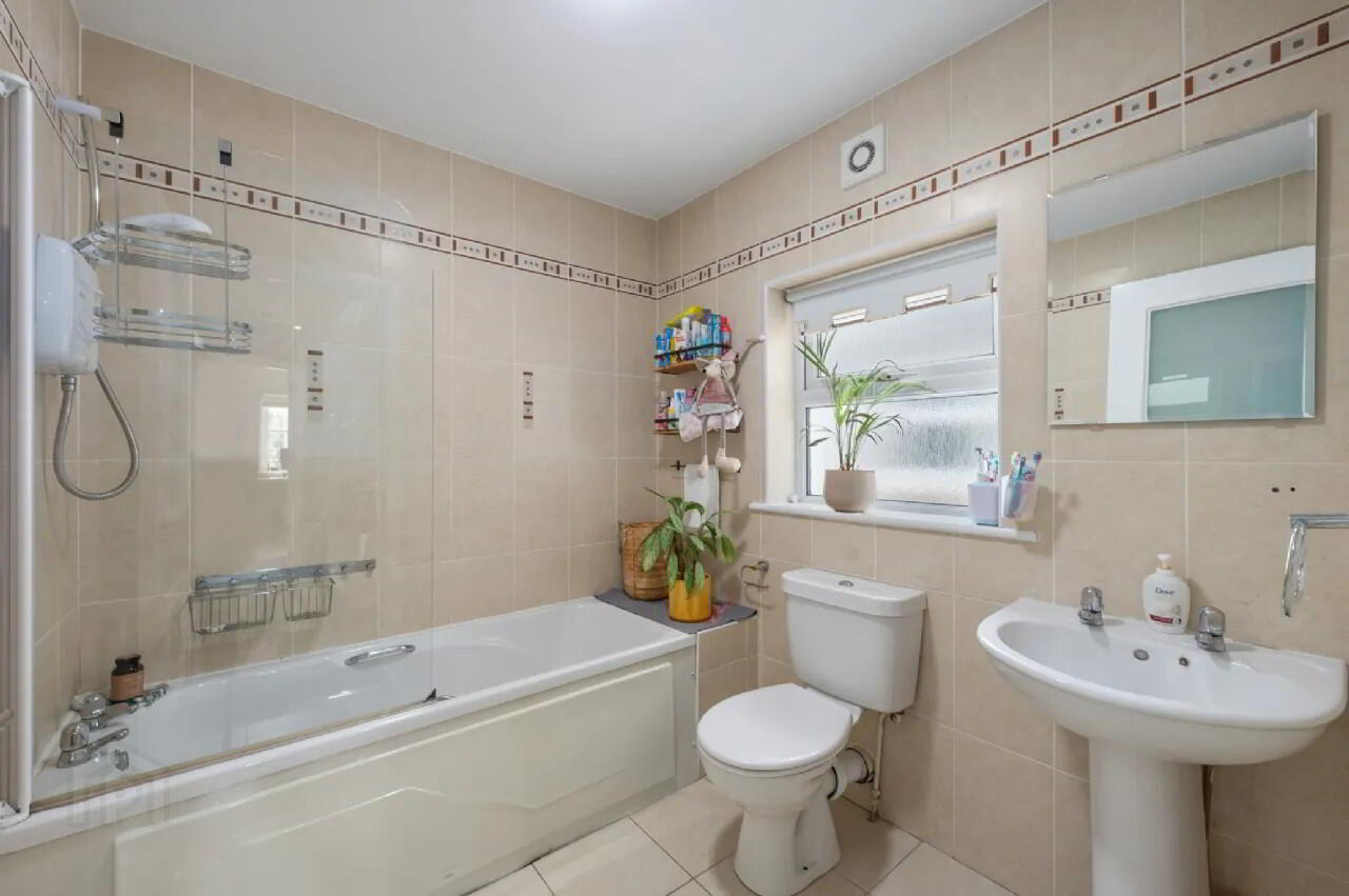 219 Fernwood 10 of 21