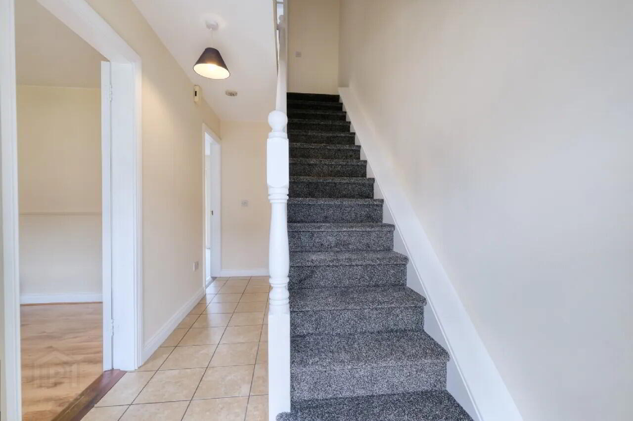 2 Camlin Mews 8 of 13