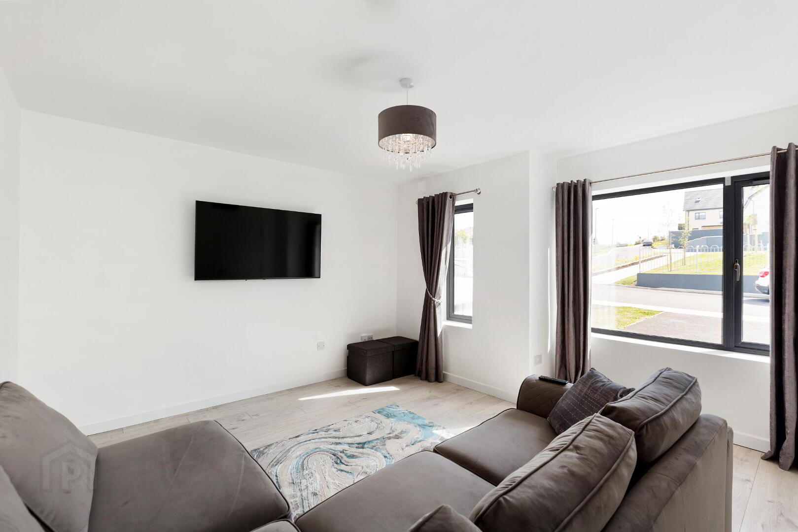 32 Brookfield Park 2 of 13