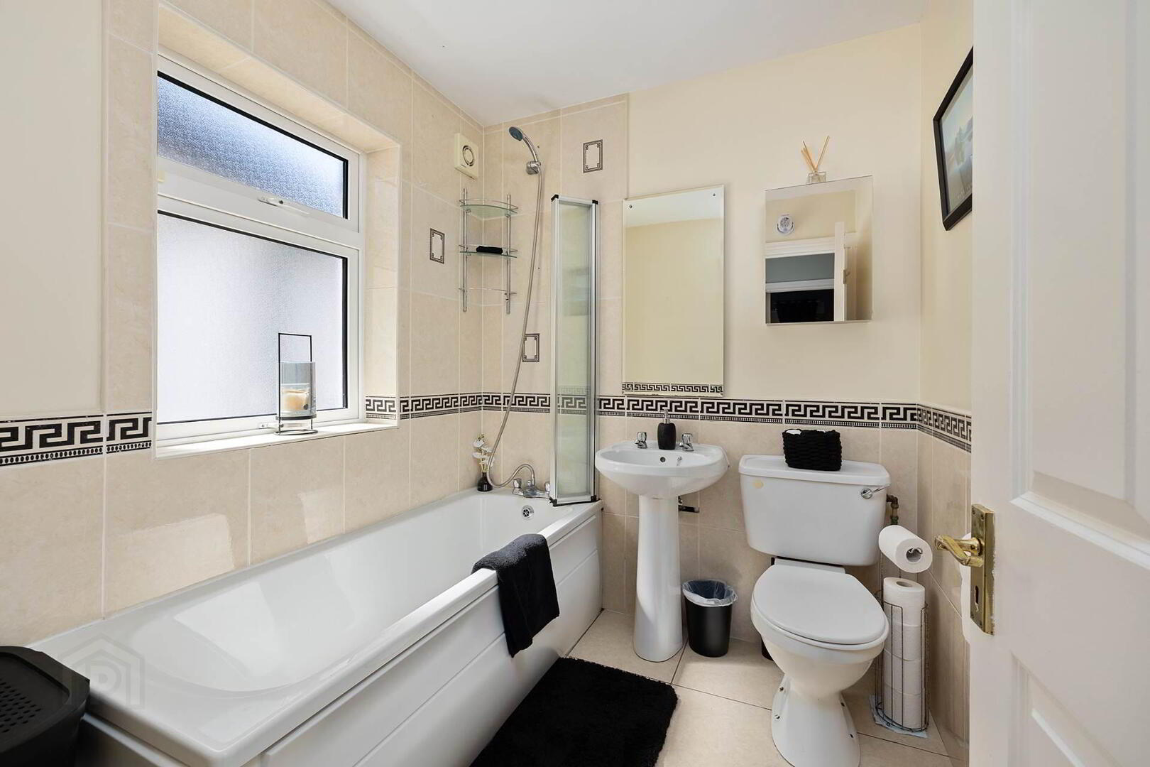 18 Priory Drive 22 of 30