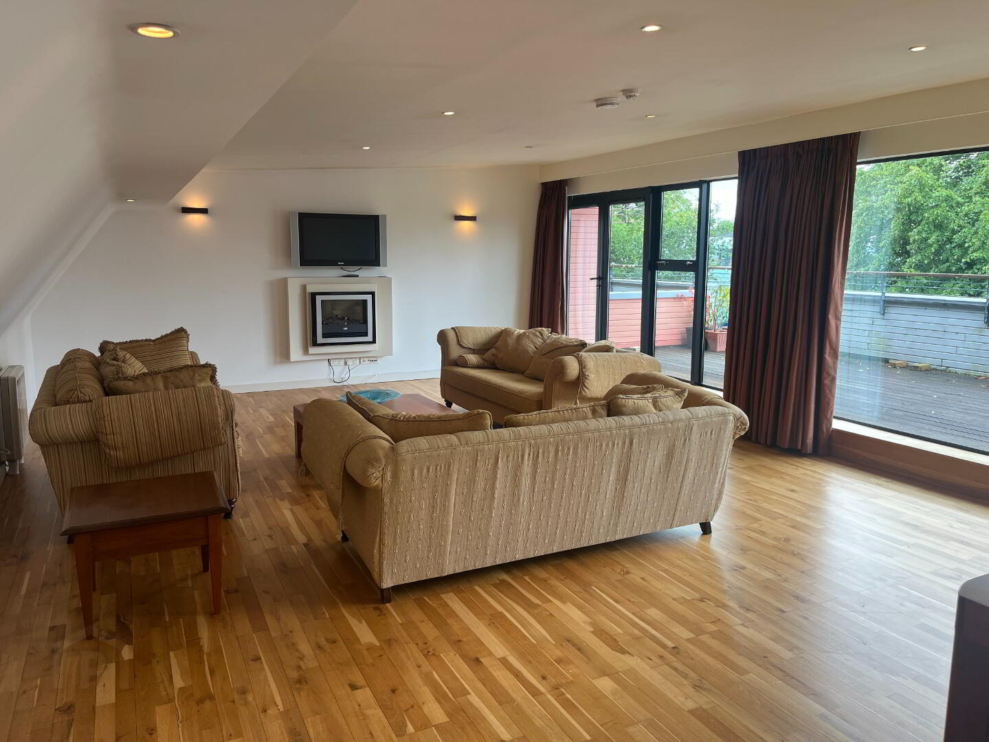 5c The Willow, Avenue 8 of 17