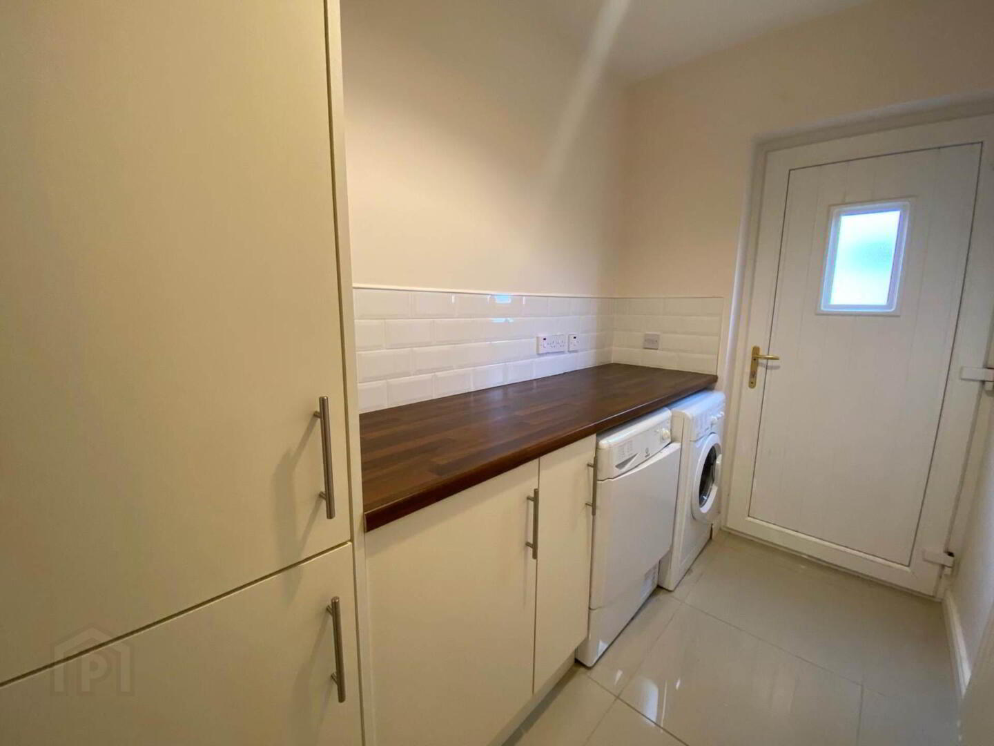 30 Stewarts Court 4 of 12