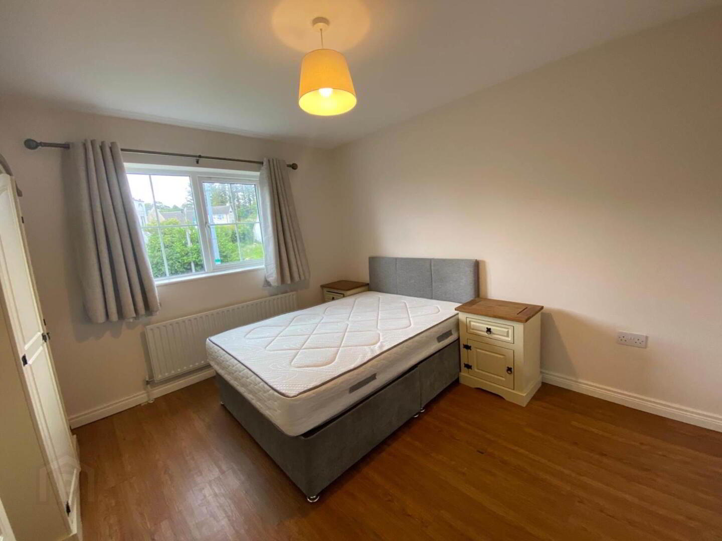30 Stewarts Court 8 of 12