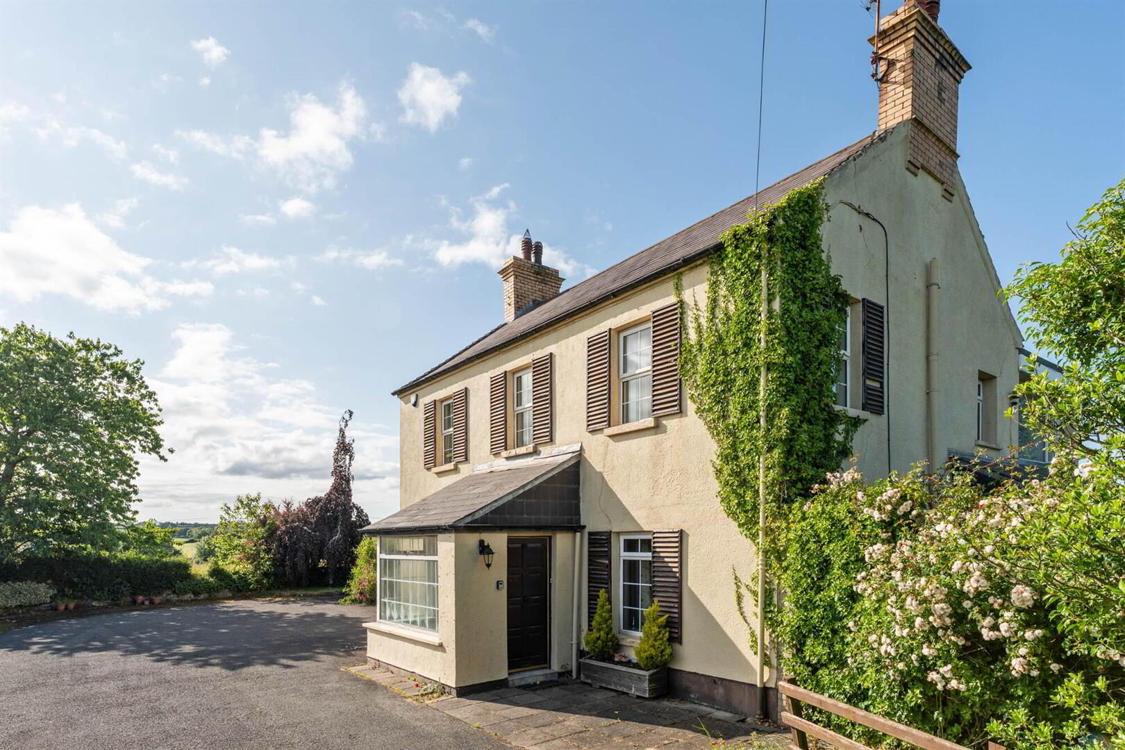 25 Hillhead Road 1 of 28