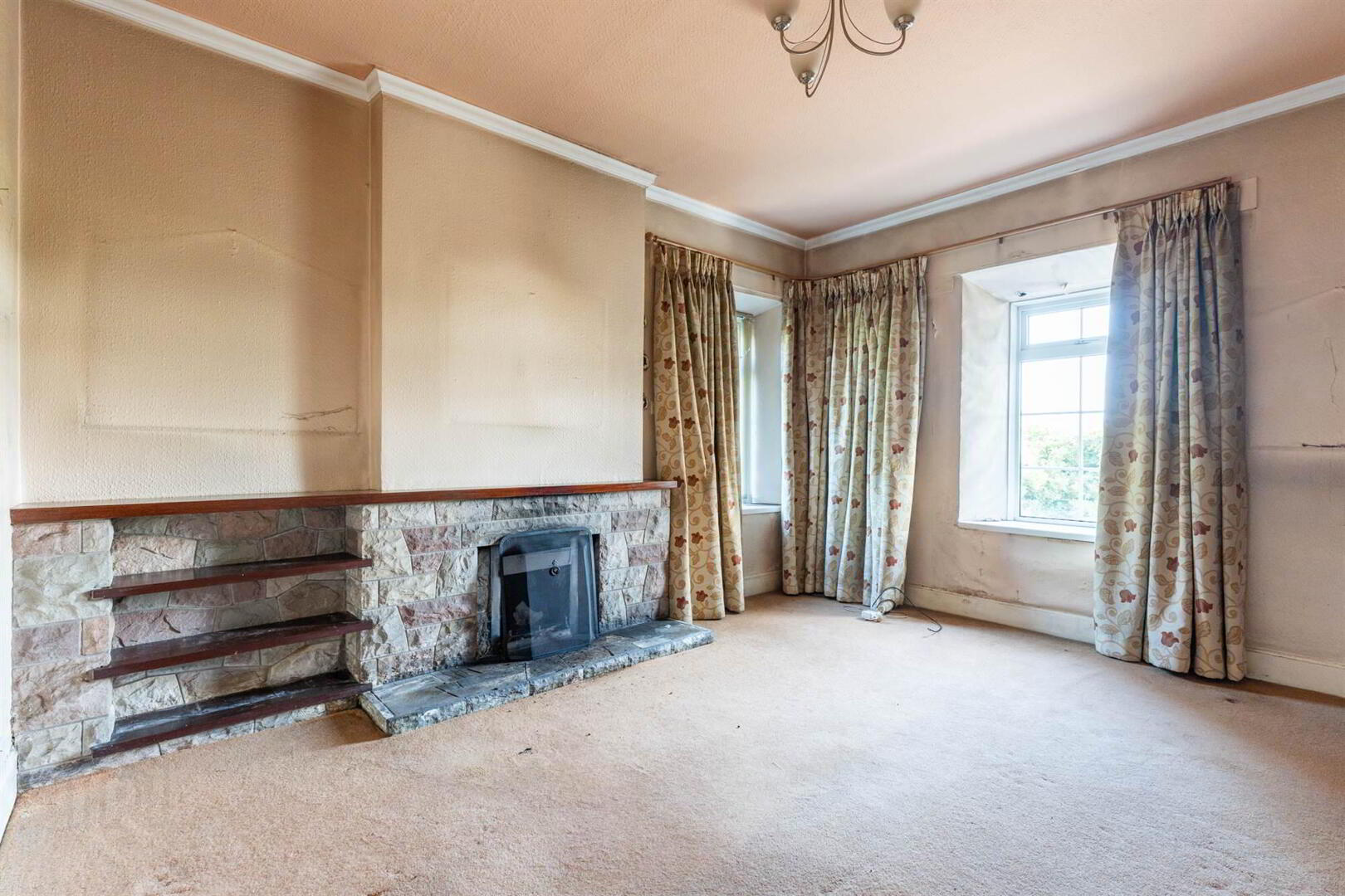 25 Hillhead Road 8 of 28
