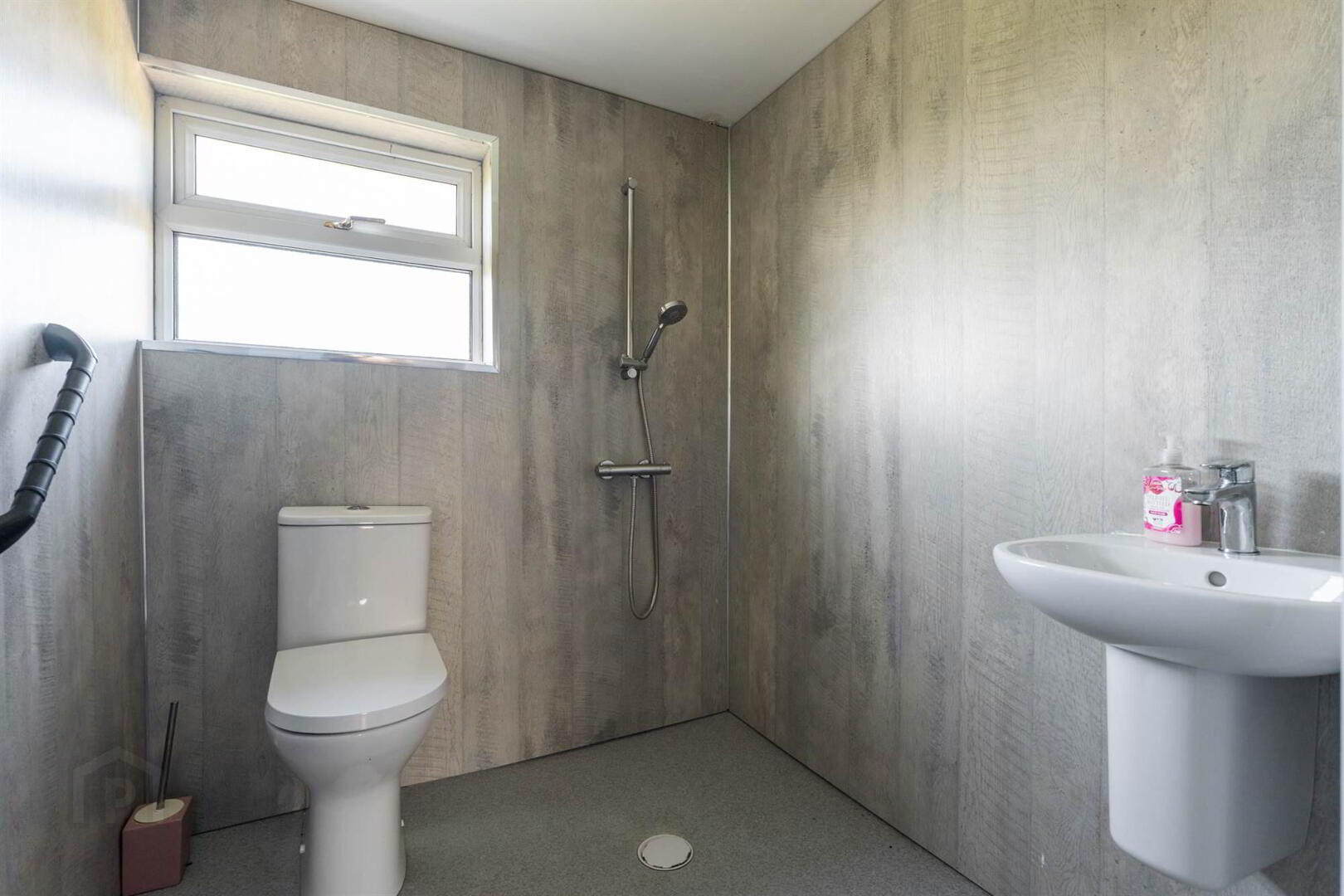 25 Hillhead Road 19 of 28