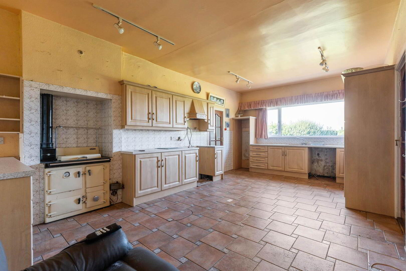 25 Hillhead Road 9 of 28