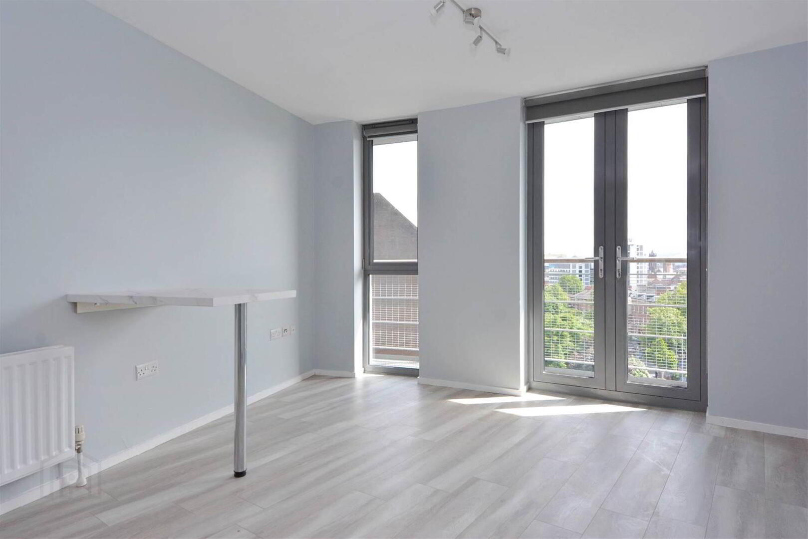 Apt 6.1, 117 Lisburn Road 7 of 14
