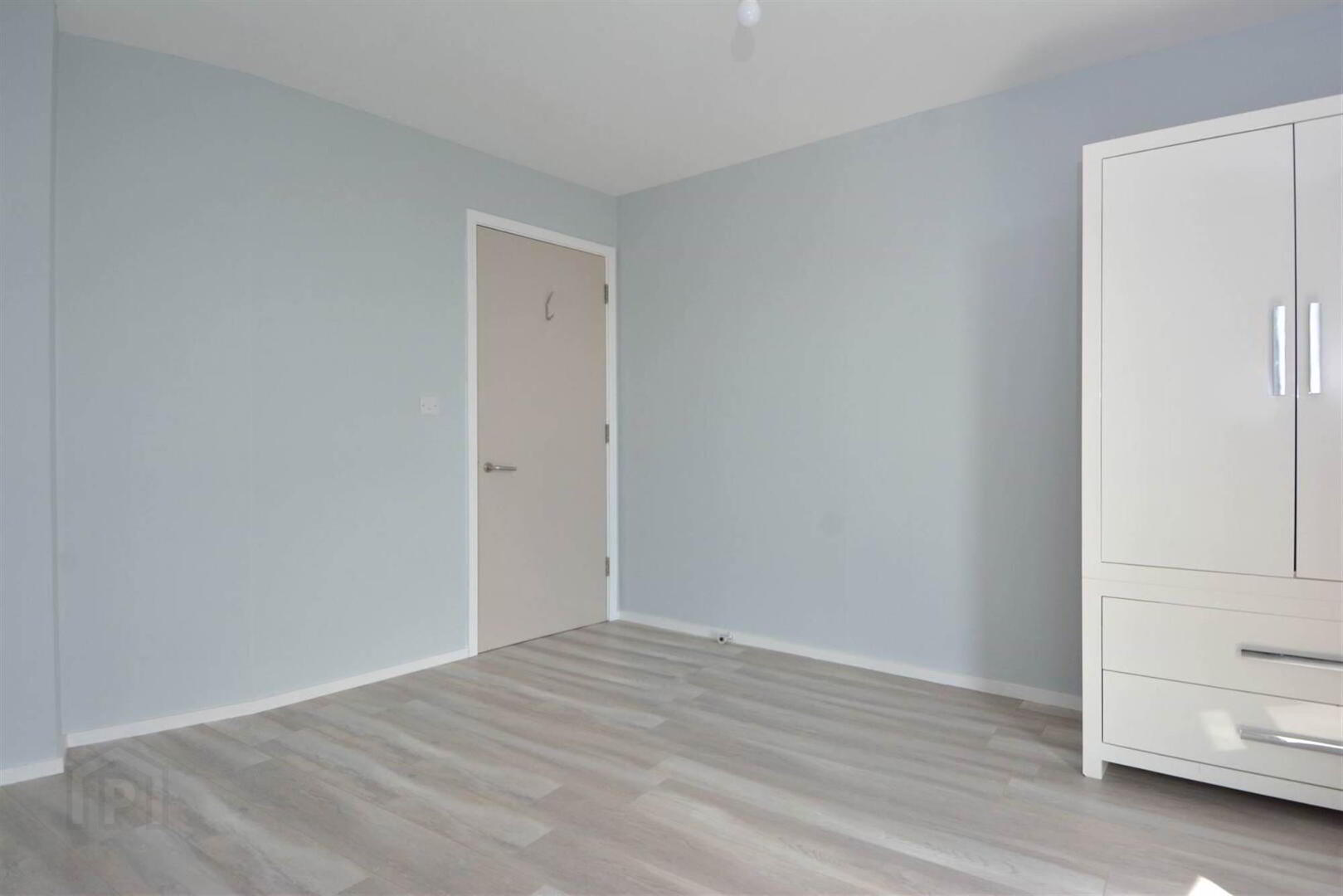 Apt 6.1, 117 Lisburn Road 10 of 14