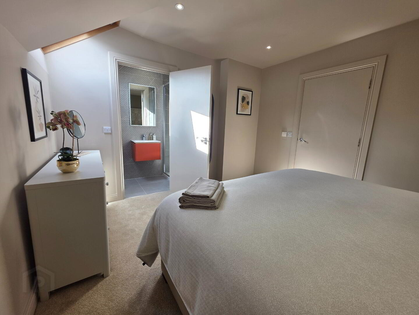 8 Fairview Apartments, North Street 13 of 27