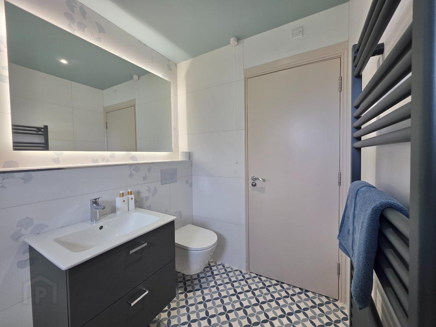 8 Fairview Apartments, North Street 21 of 27