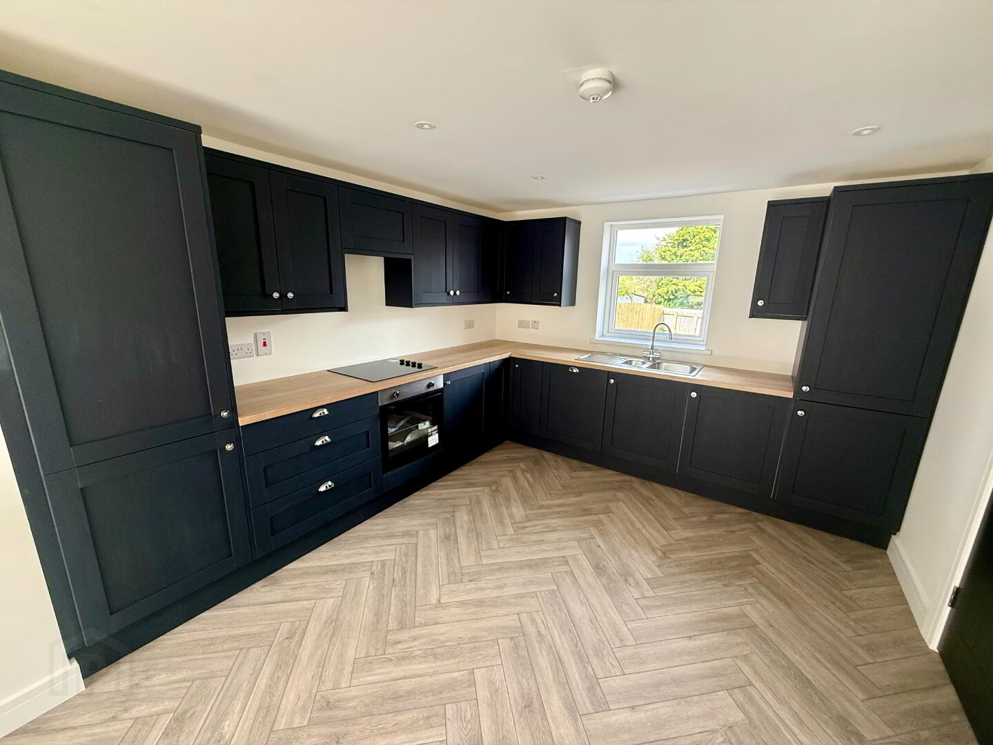 17a Foyle Crescent 3 of 19