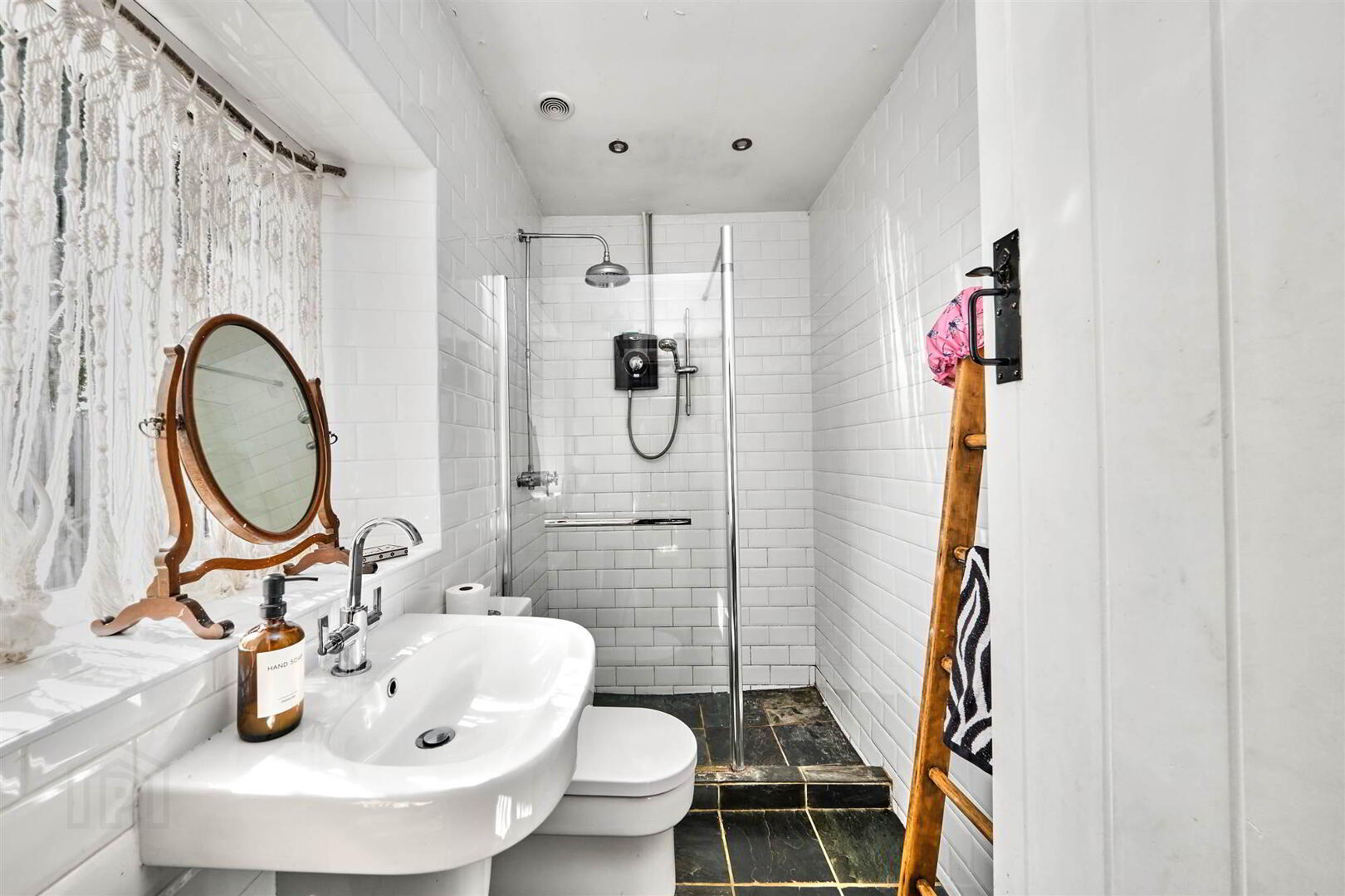 " Christmas Cottage ", 64a Whitepark Road 31 of 54