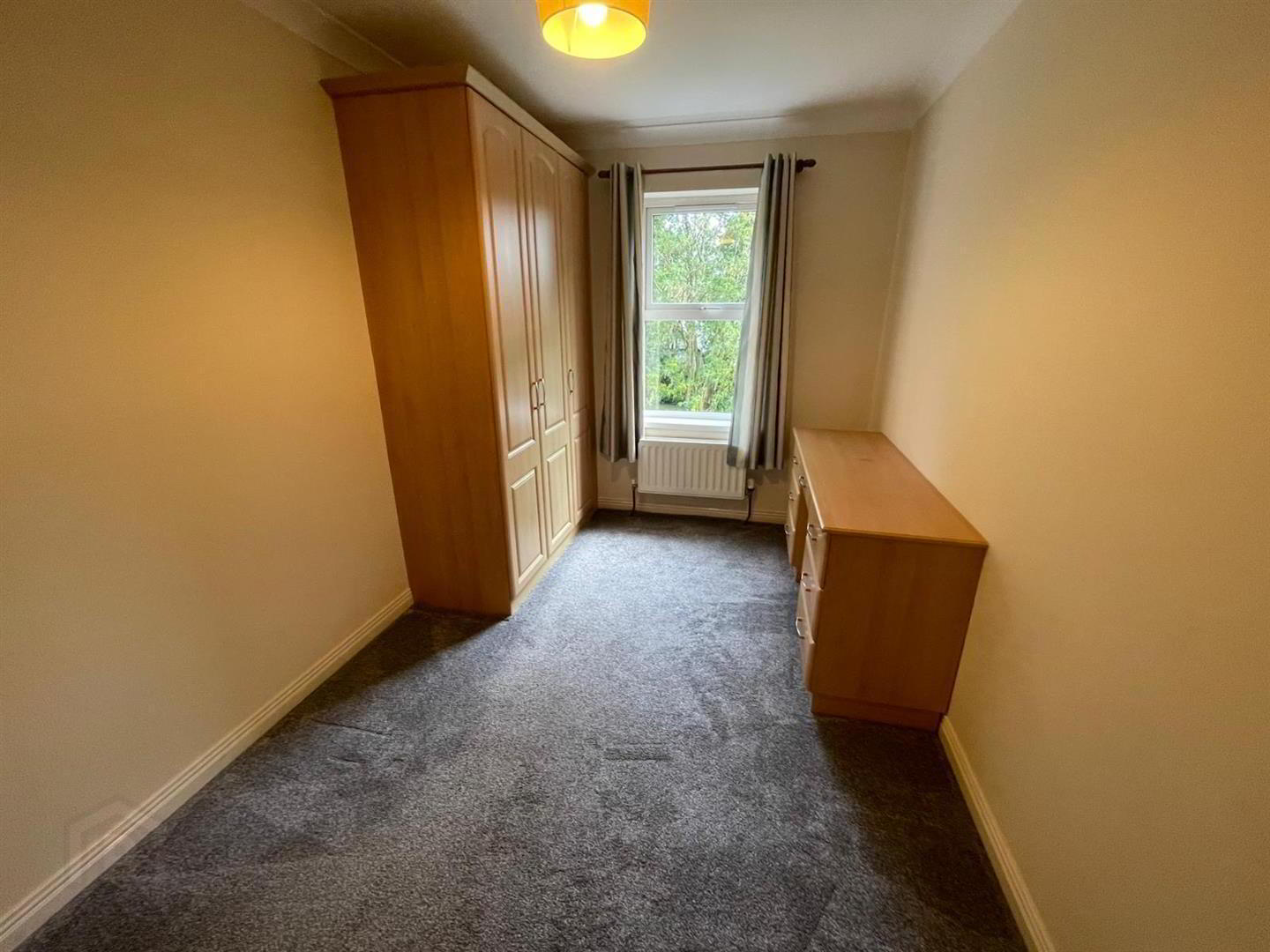 Apt 8 Knockdene Manor, 39-41 Knockdene Park South 4 of 8